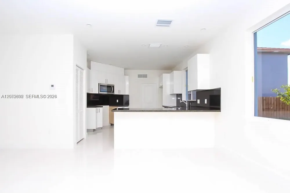 15631 SW 11th Ter Miami, FL 33194