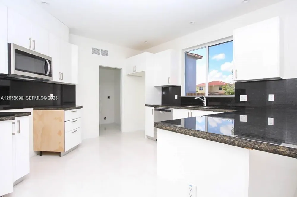 15631 SW 11th Ter Miami, FL 33194