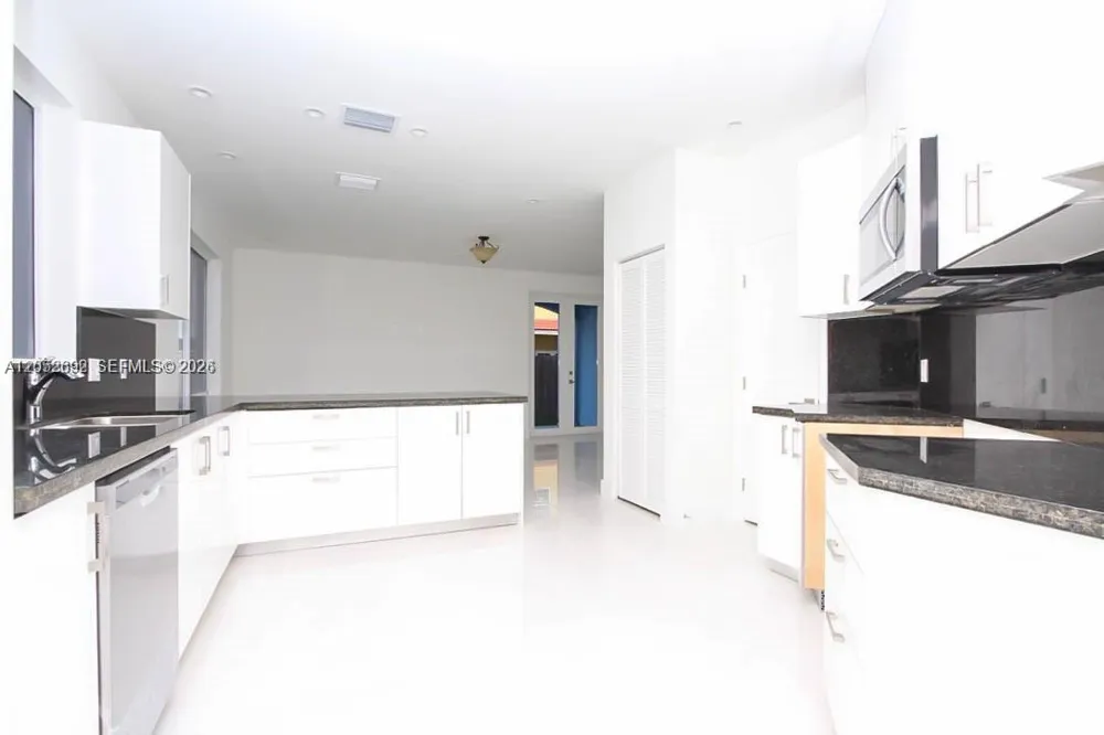 15631 SW 11th Ter Miami, FL 33194