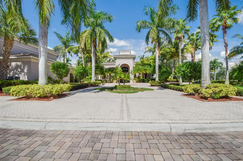 2727 Anzio Court #307 Palm Beach Gardens, FL 33410