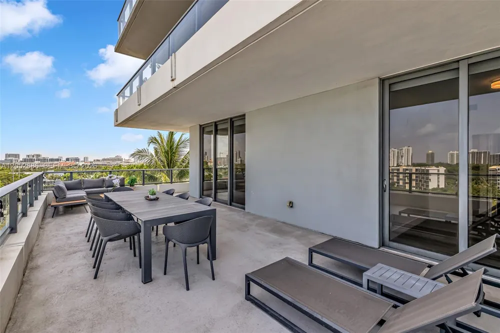 2960 NE 207th St #811 Aventura, FL 33180