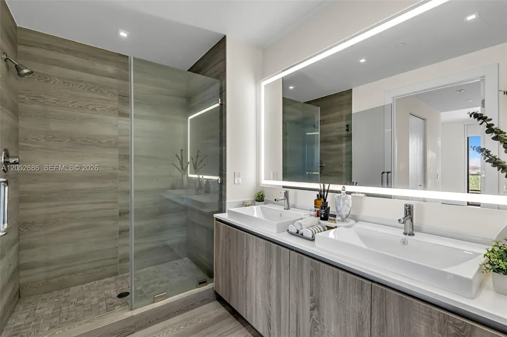 2960 NE 207th St #811 Aventura, FL 33180