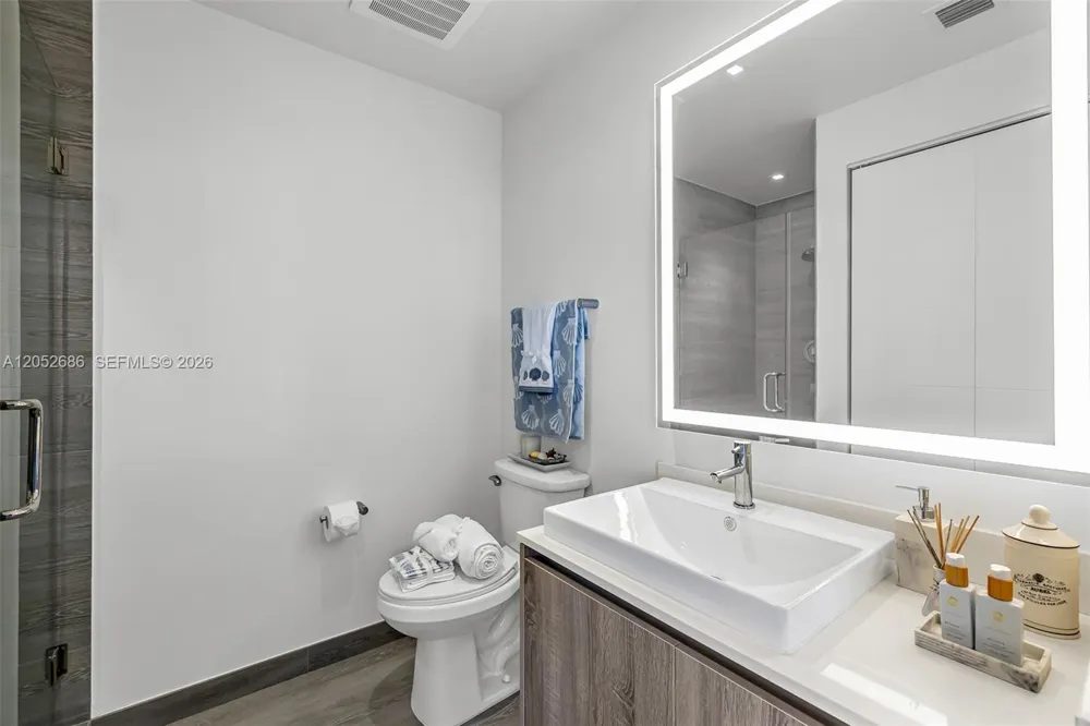 2960 NE 207th St #811 Aventura, FL 33180