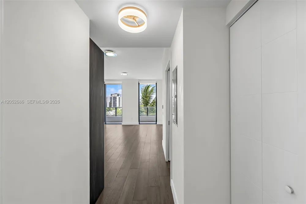 2960 NE 207th St #811 Aventura, FL 33180