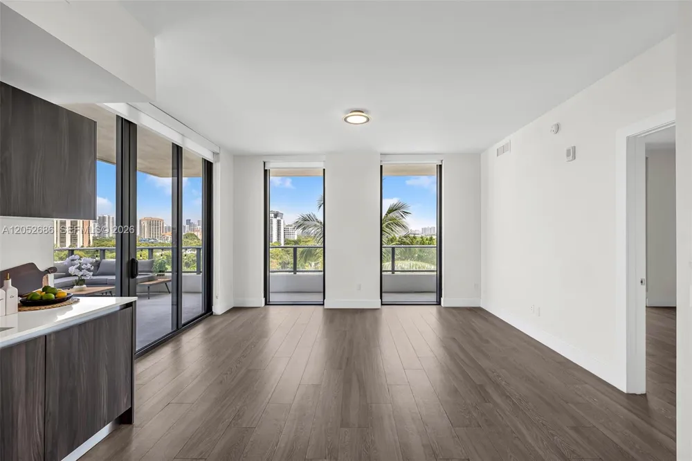 2960 NE 207th St #811 Aventura, FL 33180
