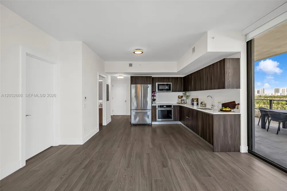 2960 NE 207th St #811 Aventura, FL 33180