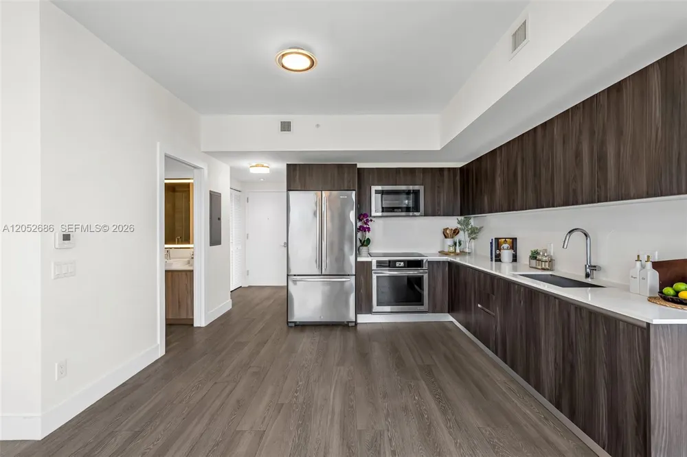2960 NE 207th St #811 Aventura, FL 33180
