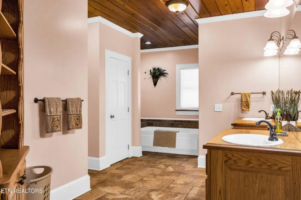 128 Rafter Rd Tellico Plains, TN 37385