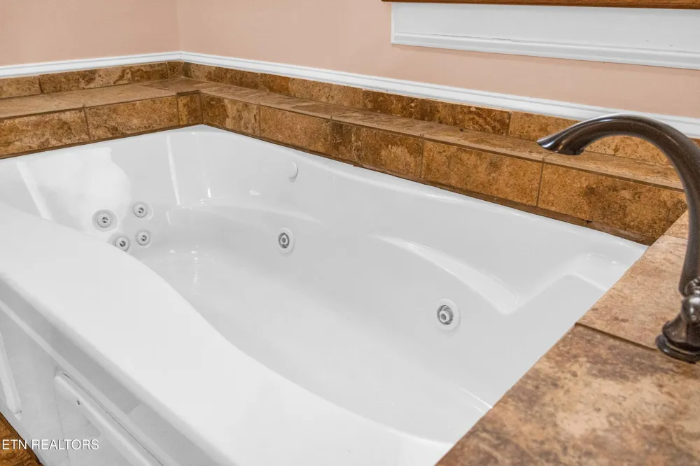 128 Rafter Rd Tellico Plains, TN 37385