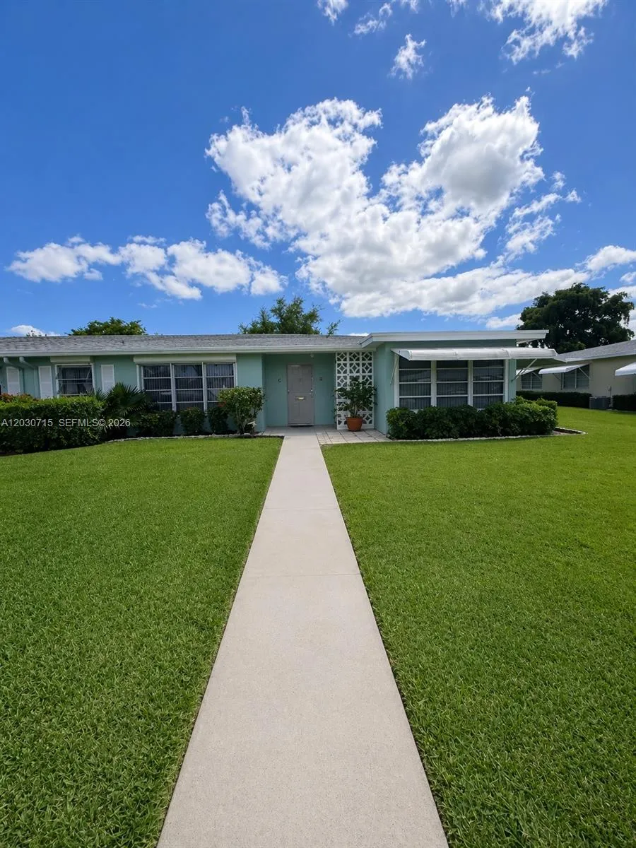 200 E High Point Ct E #D Delray Beach, FL 33445