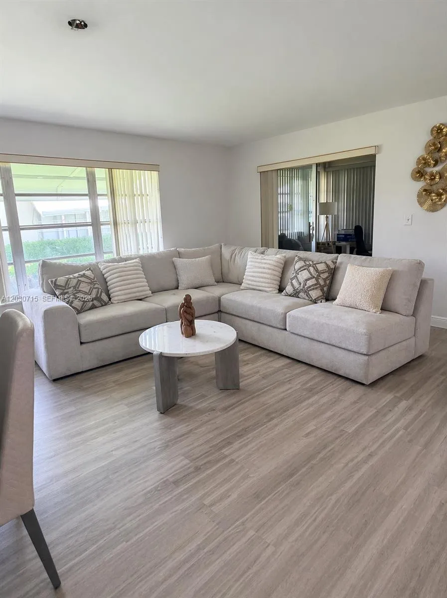 200 E High Point Ct E #D Delray Beach, FL 33445