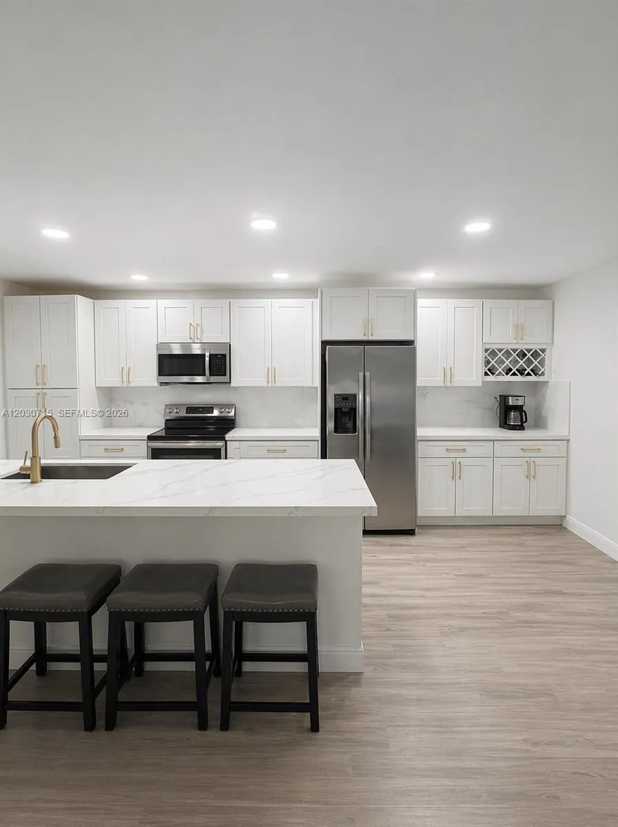 200 E High Point Ct E #D Delray Beach, FL 33445