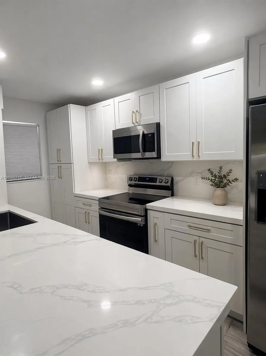 200 E High Point Ct E #D Delray Beach, FL 33445
