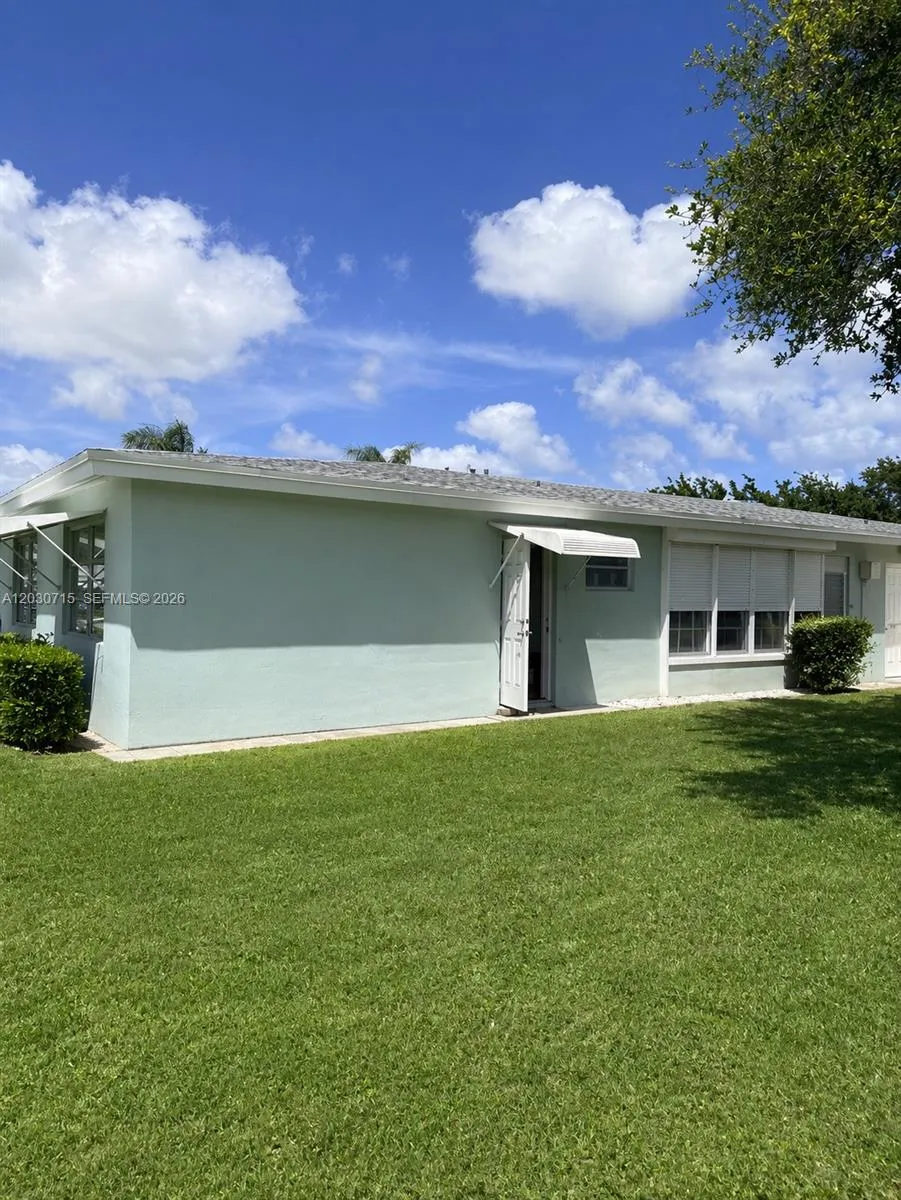 200 E High Point Ct E #D Delray Beach, FL 33445