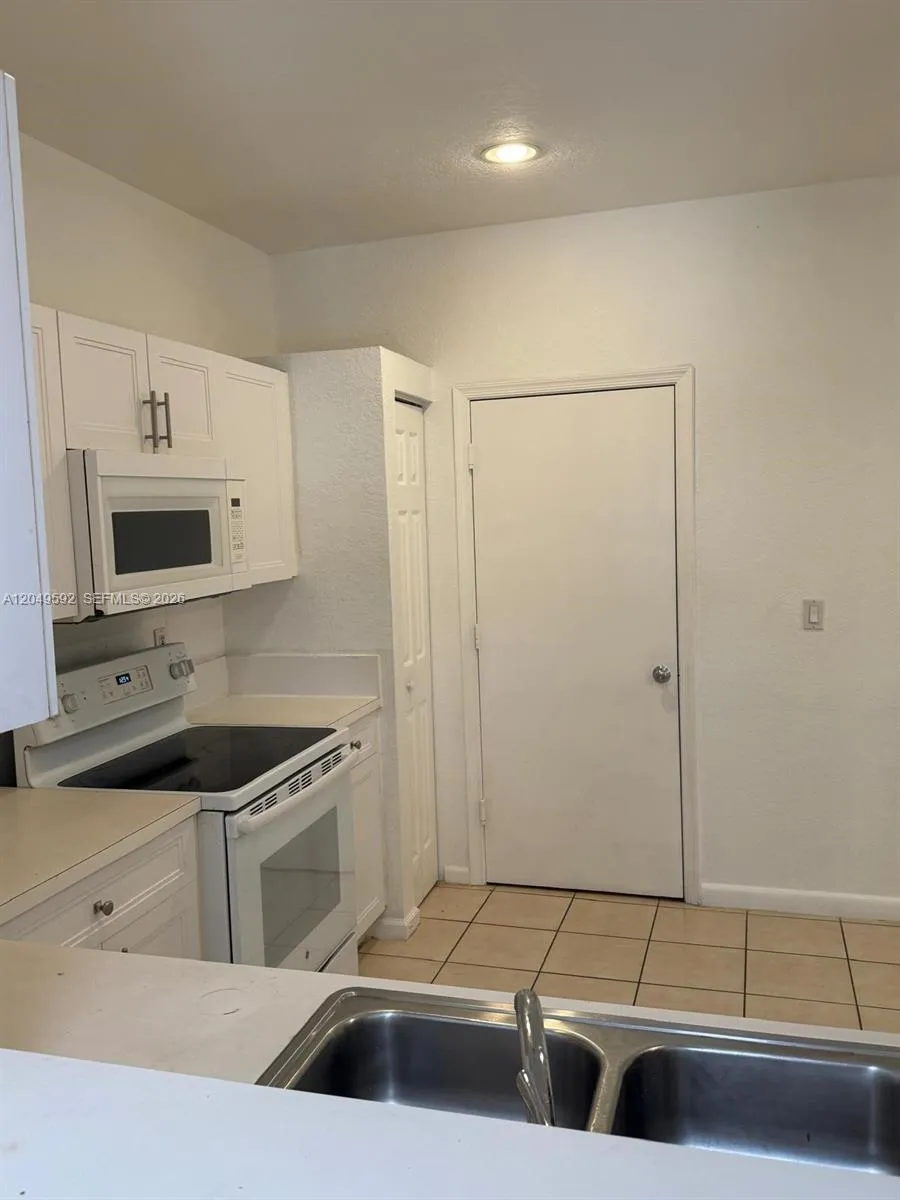 9064 NW 54th St #9064 Sunrise, FL 33351