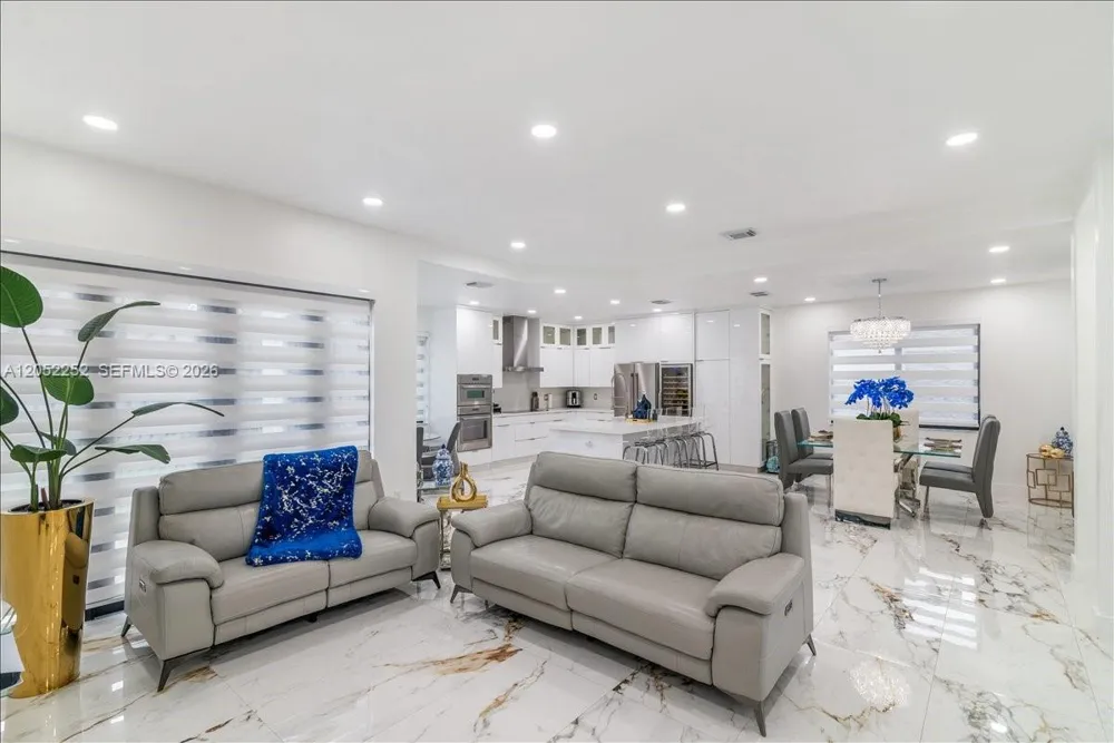 16234 SW 48th Ter Miami, FL 33185
