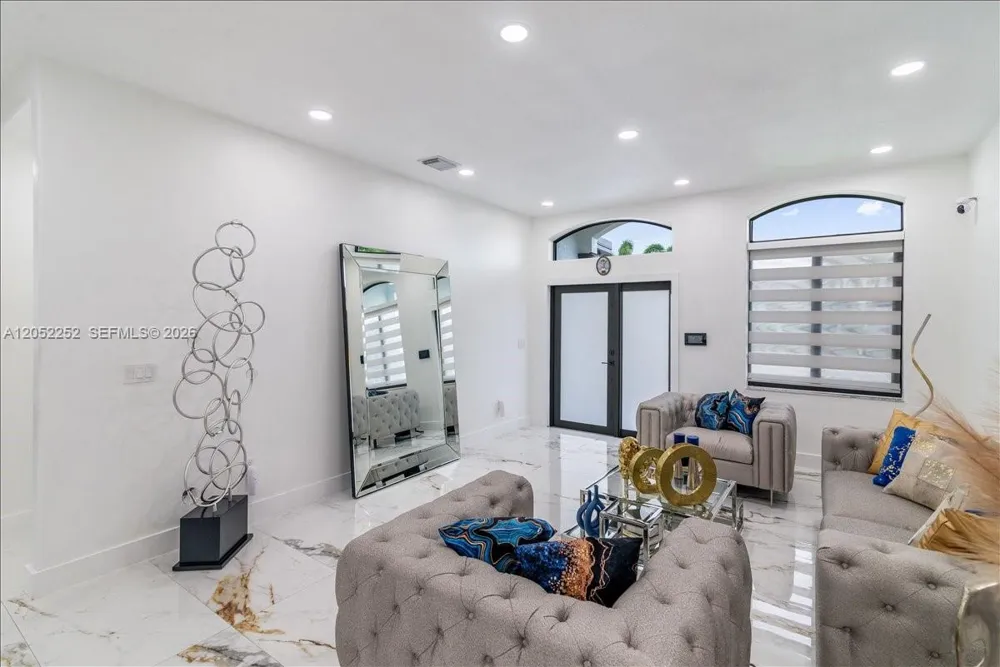 16234 SW 48th Ter Miami, FL 33185