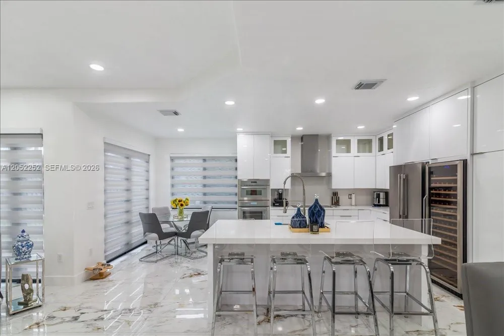 16234 SW 48th Ter Miami, FL 33185