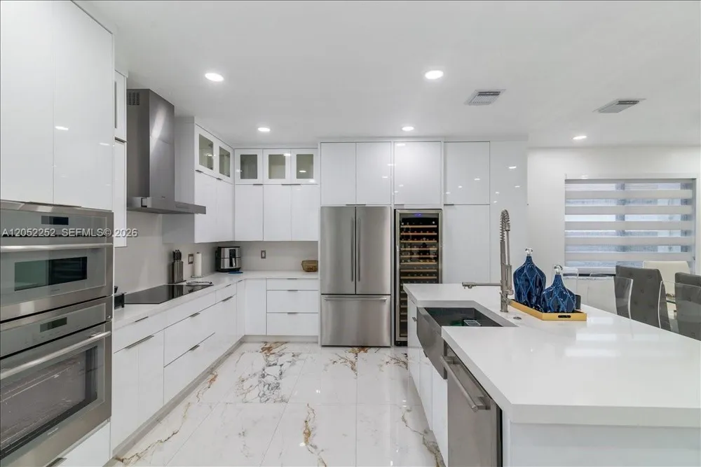 16234 SW 48th Ter Miami, FL 33185