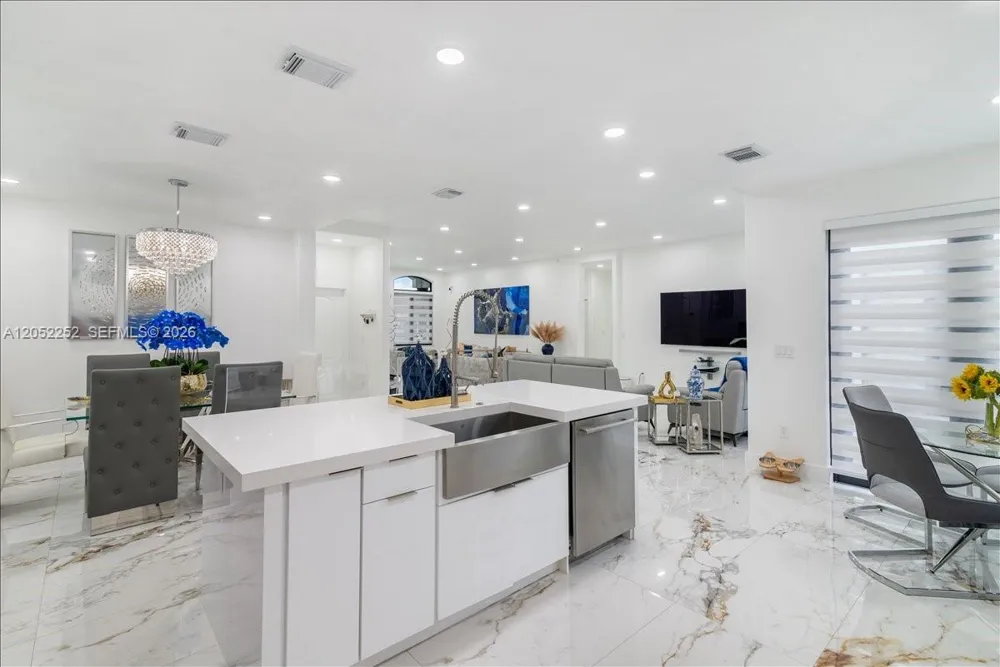 16234 SW 48th Ter Miami, FL 33185