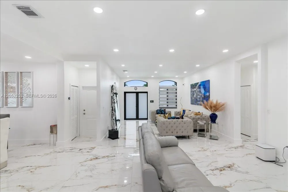 16234 SW 48th Ter Miami, FL 33185