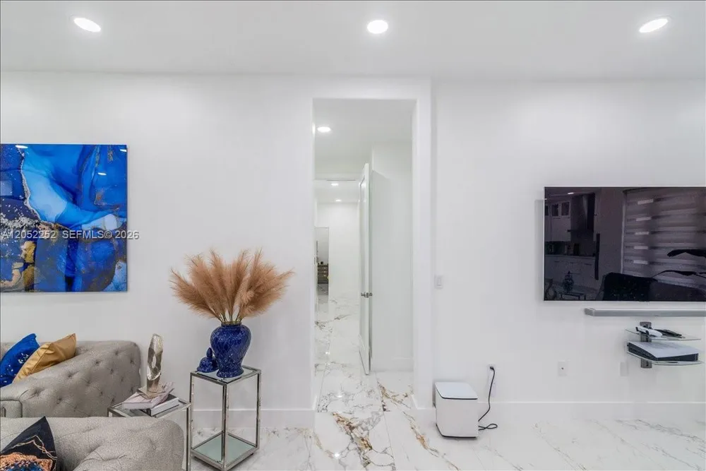 16234 SW 48th Ter Miami, FL 33185