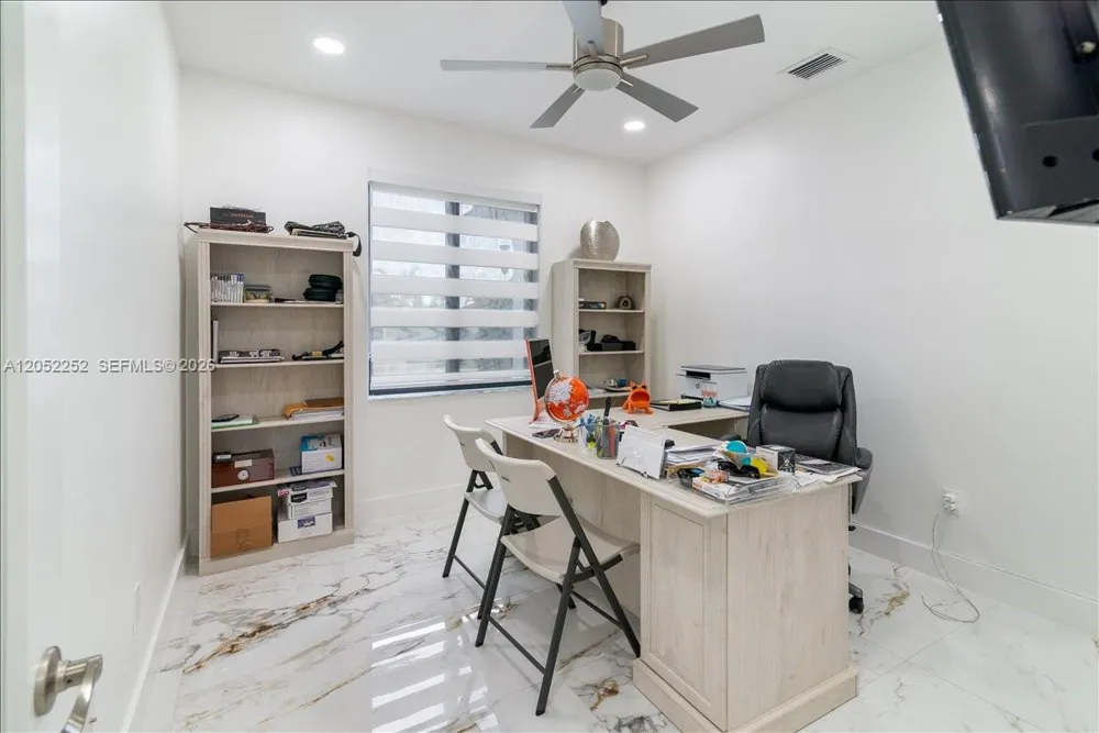 16234 SW 48th Ter Miami, FL 33185