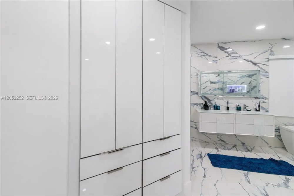 16234 SW 48th Ter Miami, FL 33185