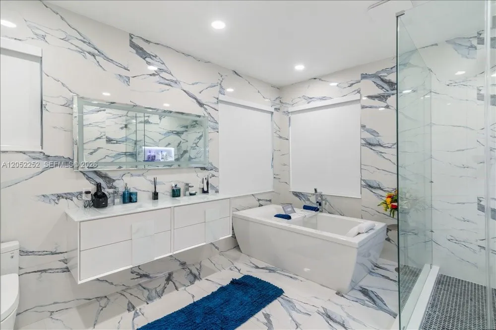 16234 SW 48th Ter Miami, FL 33185