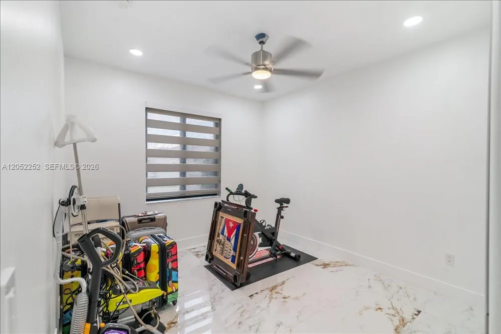 16234 SW 48th Ter Miami, FL 33185