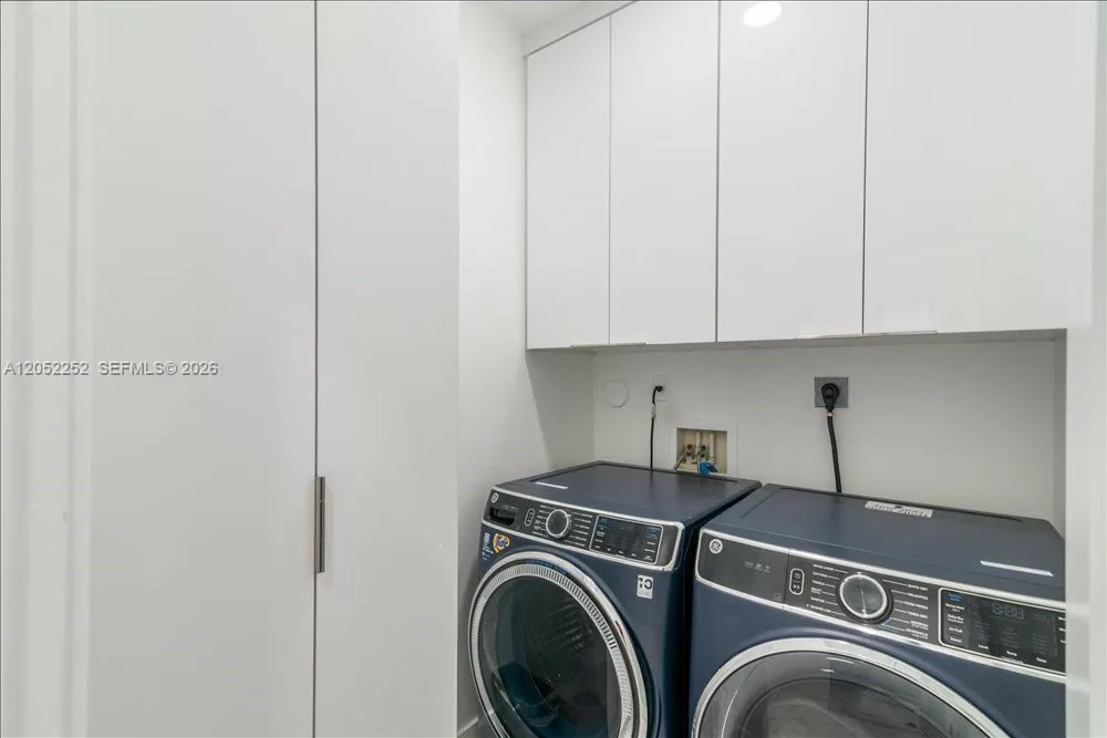 16234 SW 48th Ter Miami, FL 33185