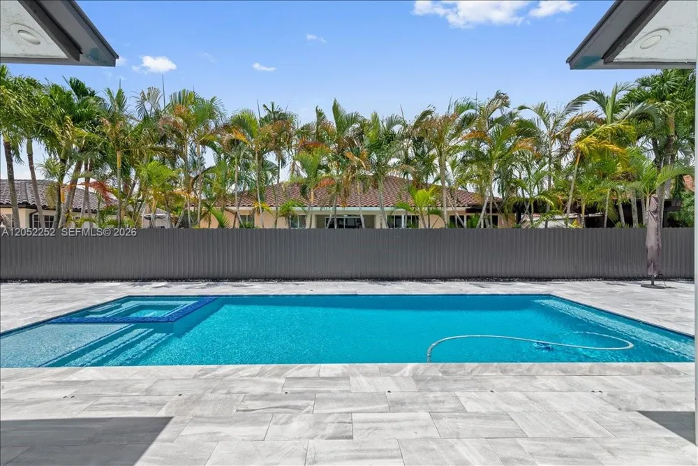 16234 SW 48th Ter Miami, FL 33185