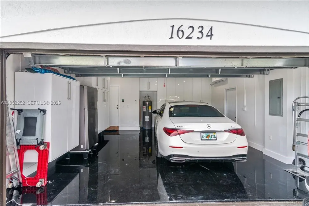 16234 SW 48th Ter Miami, FL 33185