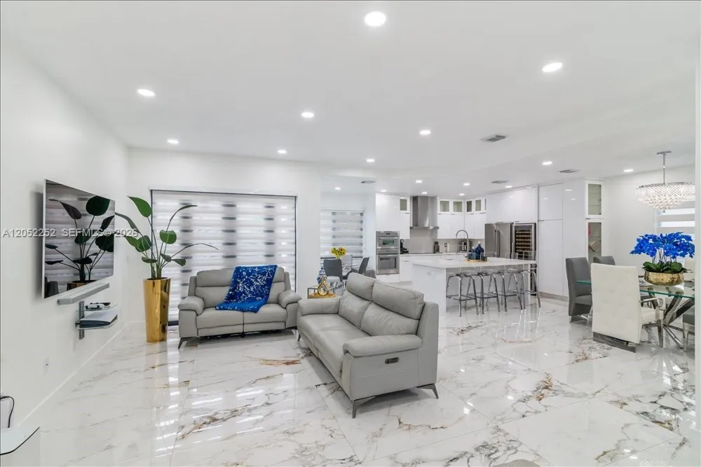 16234 SW 48th Ter Miami, FL 33185