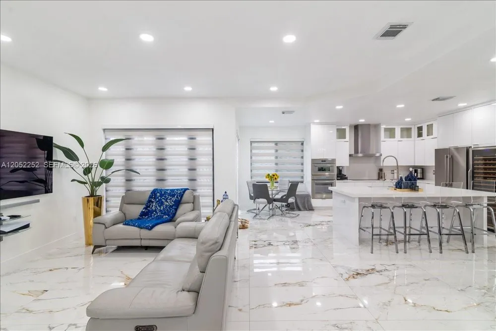 16234 SW 48th Ter Miami, FL 33185
