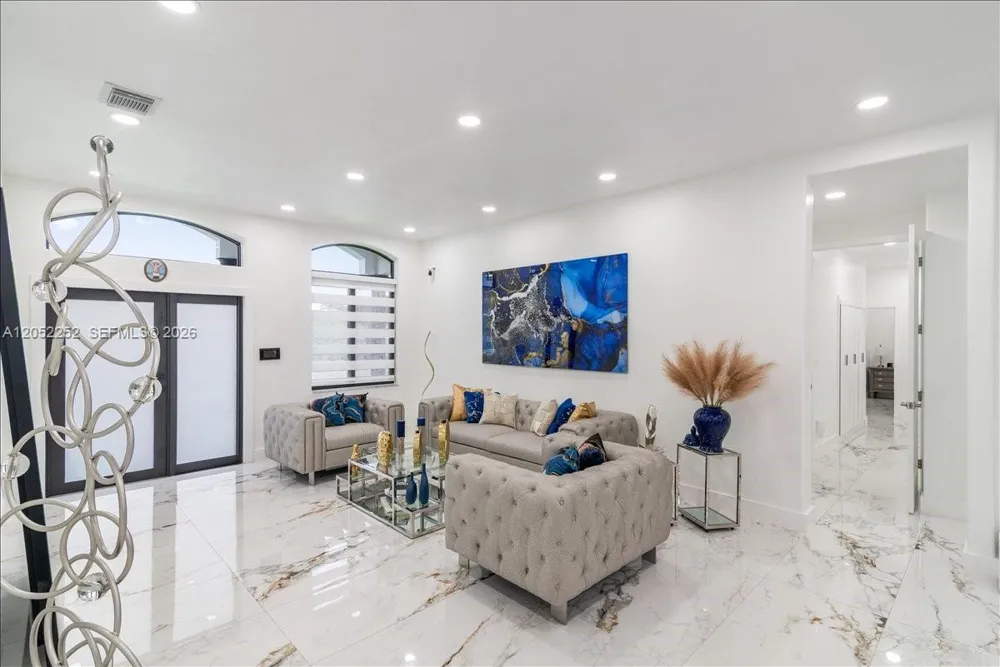 16234 SW 48th Ter Miami, FL 33185