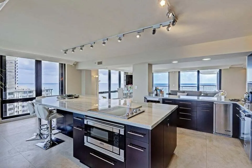 5380 Ocean Drive #11j Riviera Beach, FL 33404