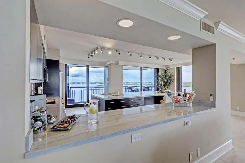 5380 Ocean Drive #11j Riviera Beach, FL 33404