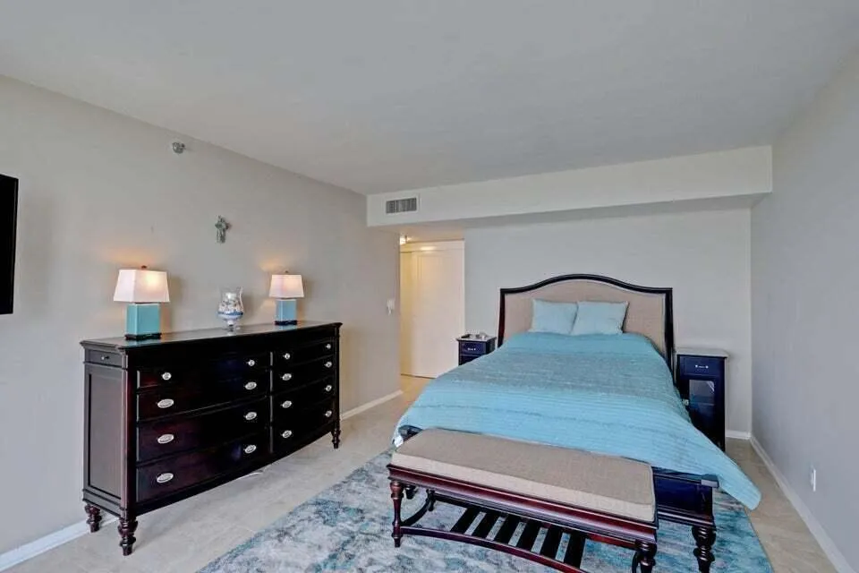 5380 Ocean Drive #11j Riviera Beach, FL 33404