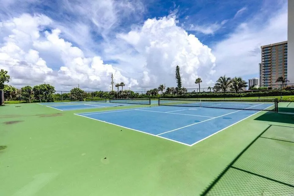 5380 Ocean Drive #11j Riviera Beach, FL 33404