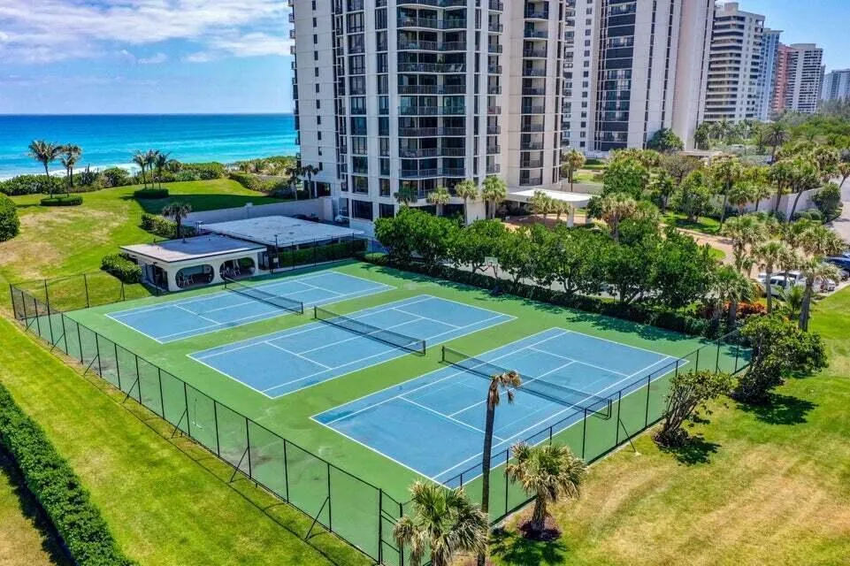 5380 Ocean Drive #11j Riviera Beach, FL 33404
