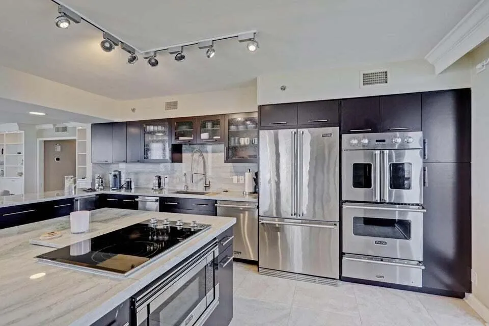 5380 Ocean Drive #11j Riviera Beach, FL 33404