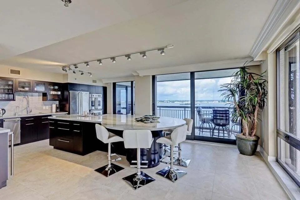 5380 Ocean Drive #11j Riviera Beach, FL 33404