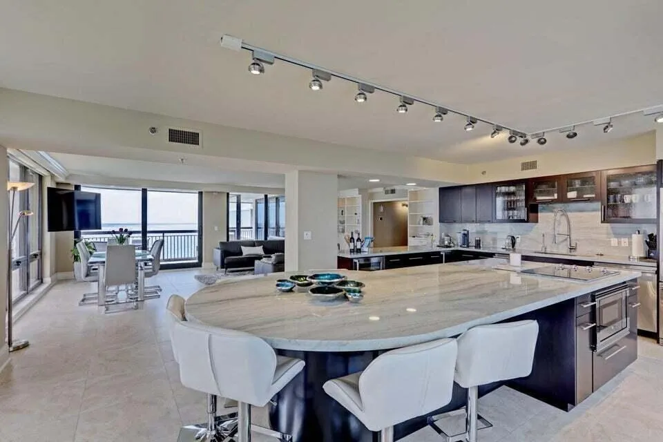 5380 Ocean Drive #11j Riviera Beach, FL 33404