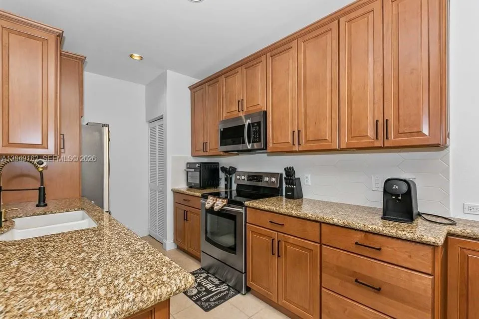 4941 SW 32nd Ter Dania Beach, FL 33312