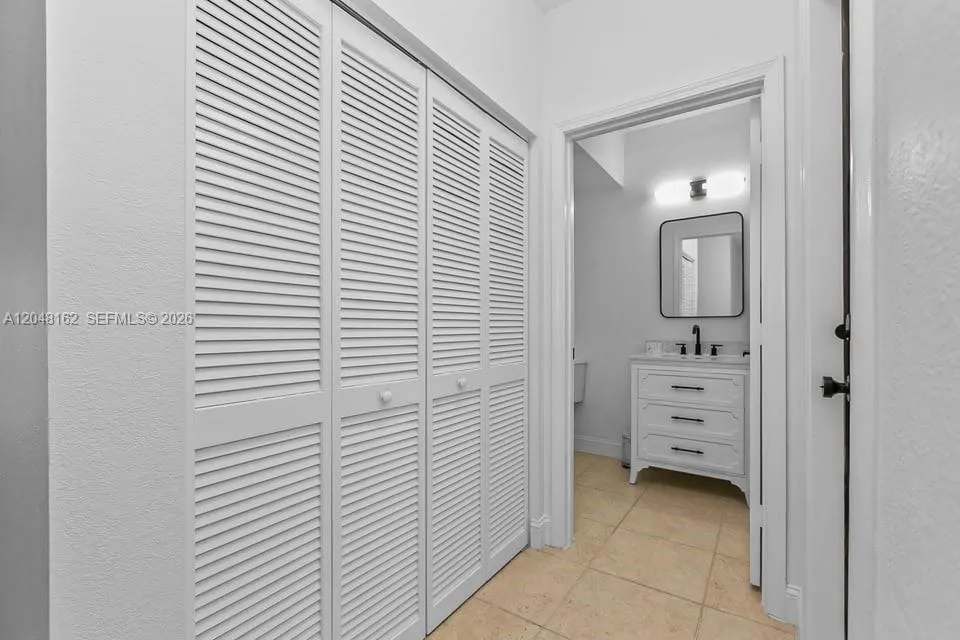 4941 SW 32nd Ter Dania Beach, FL 33312