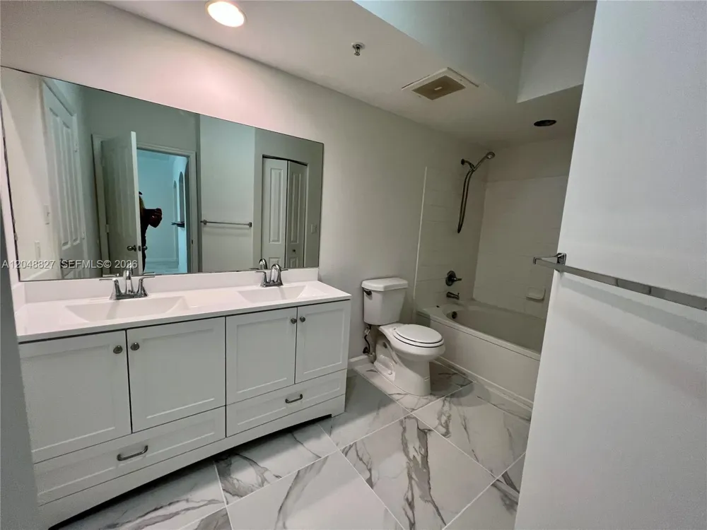 9172 Collins Ave #214 Surfside, FL 33154