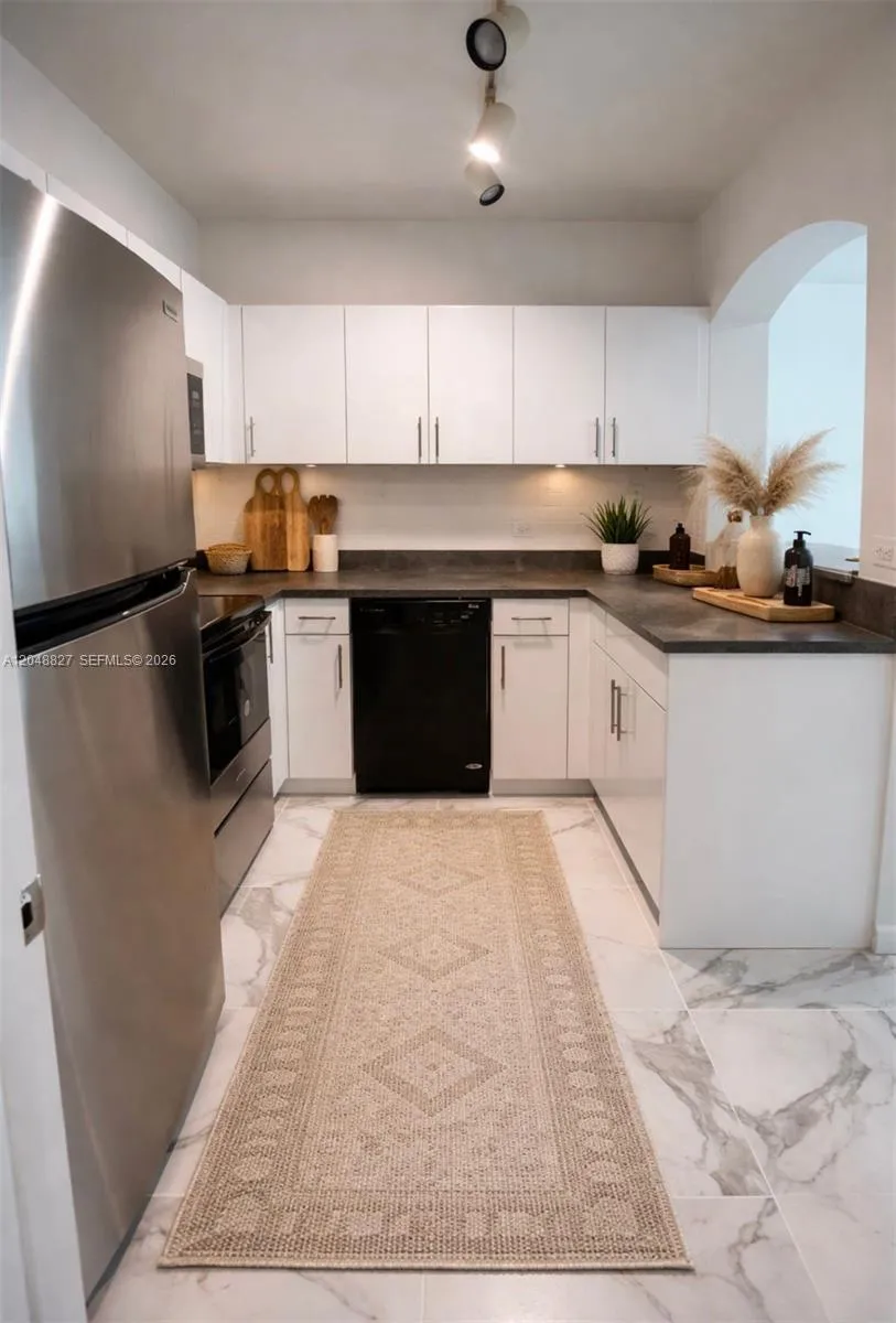 9172 Collins Ave #214 Surfside, FL 33154