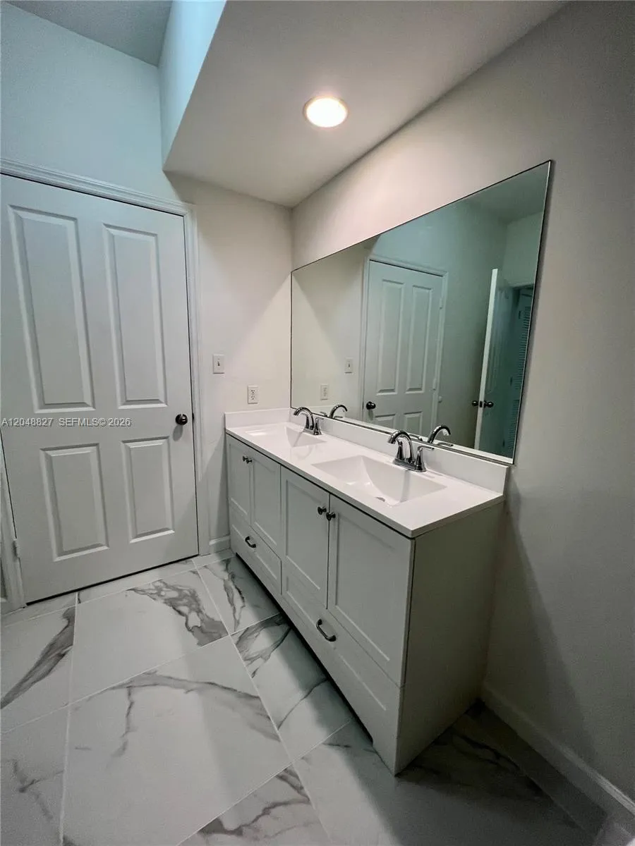 9172 Collins Ave #214 Surfside, FL 33154