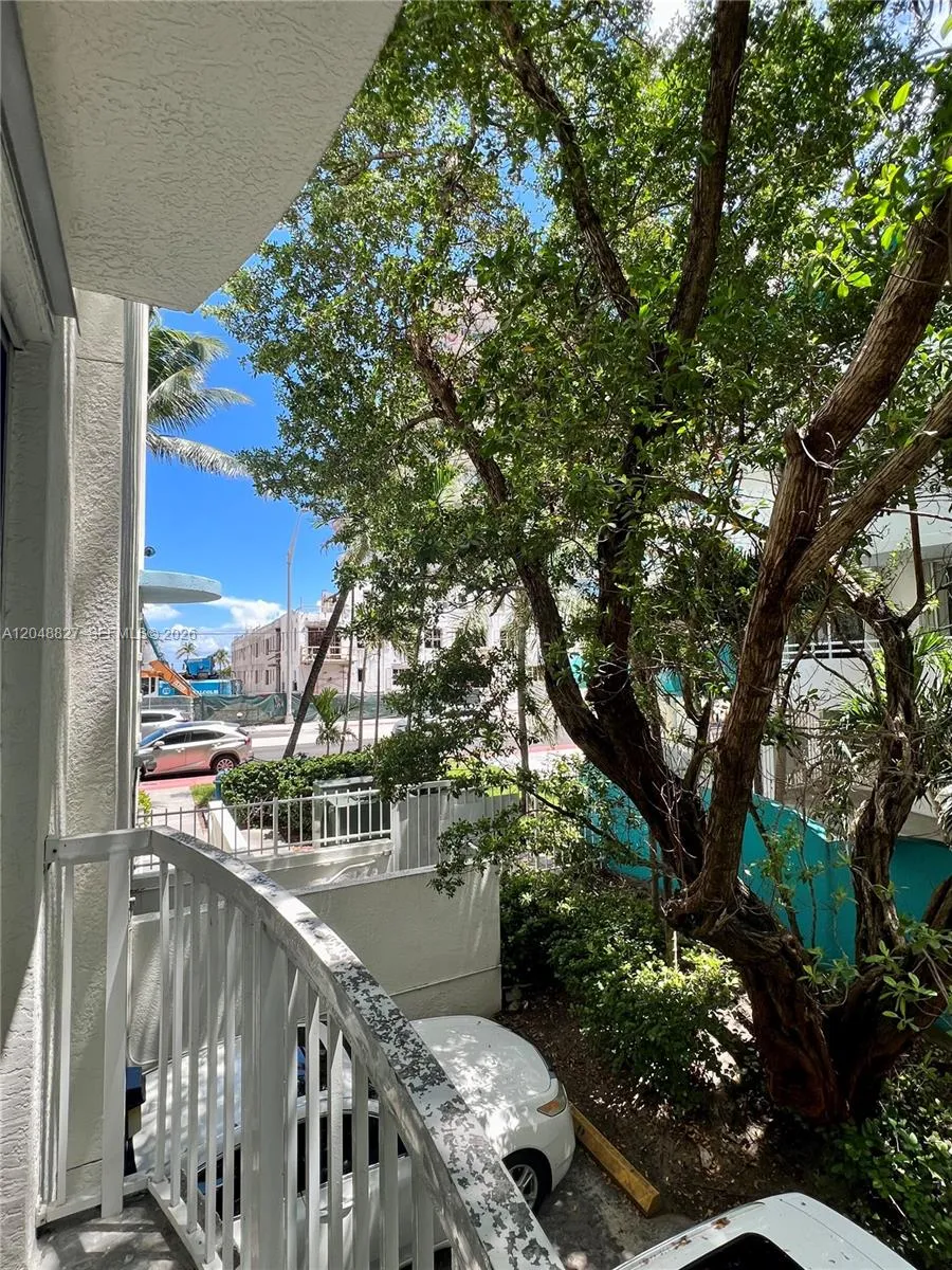 9172 Collins Ave #214 Surfside, FL 33154
